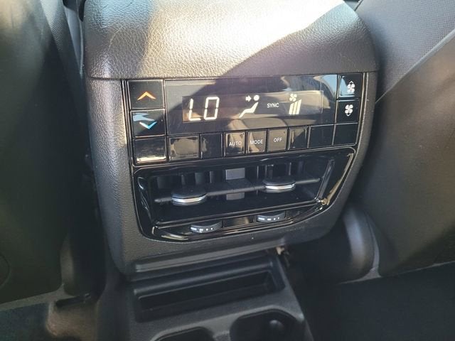 2023 Jeep Grand Cherokee L Laredo 4x2