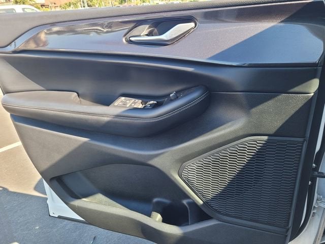 2023 Jeep Grand Cherokee L Laredo 4x2