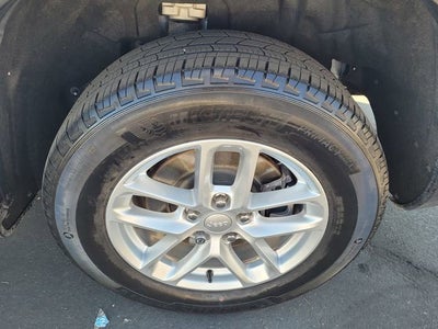 2023 Jeep Grand Cherokee L Laredo 4x2