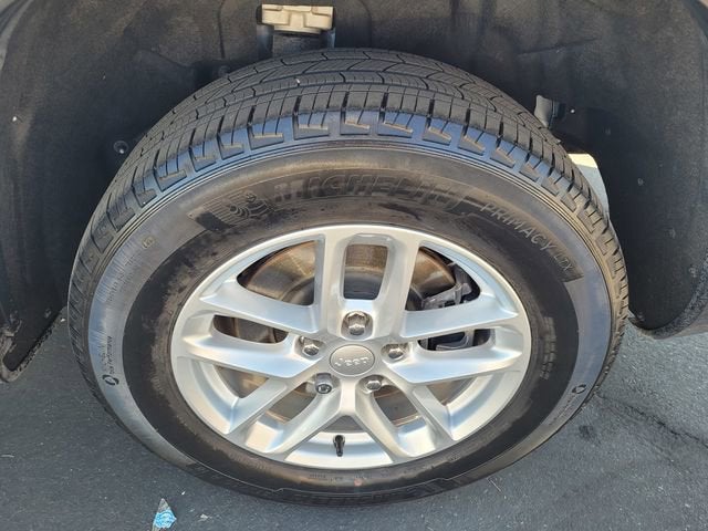 2023 Jeep Grand Cherokee L Laredo 4x2