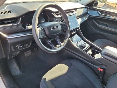 2023 Jeep Grand Cherokee L Laredo 4x2