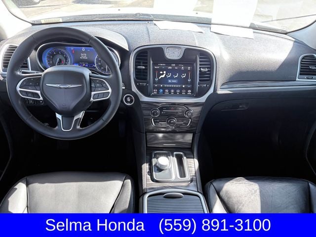 2022 Chrysler 300 Touring L