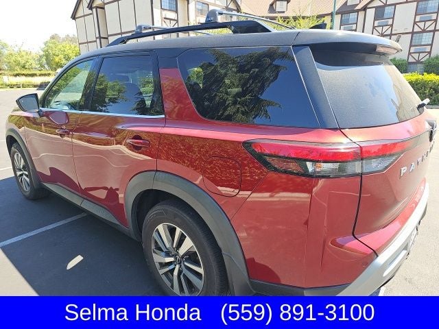 2022 Nissan Pathfinder SL