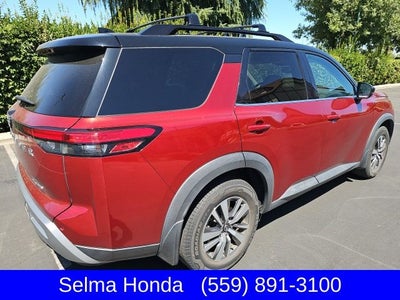 2022 Nissan Pathfinder SL