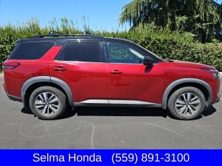 2022 Nissan Pathfinder SL
