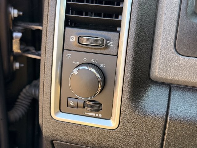 2018 RAM 1500 SLT Quad Cab 4x4 6'4' Box