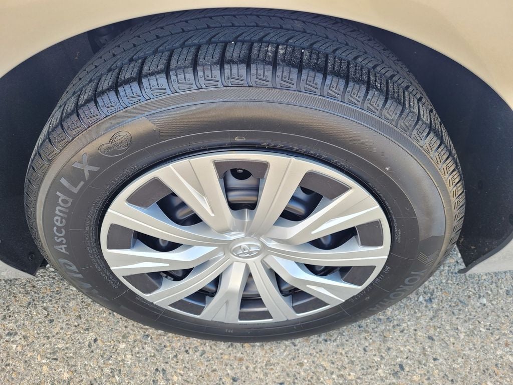 2023 Toyota Camry Hybrid LE