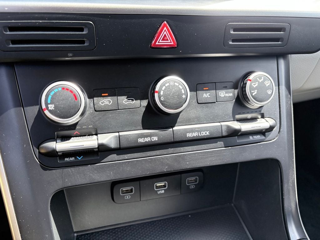 2024 Kia Carnival LX