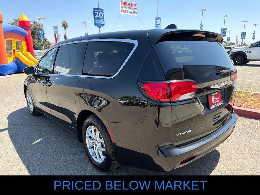 2023 Chrysler Voyager LX