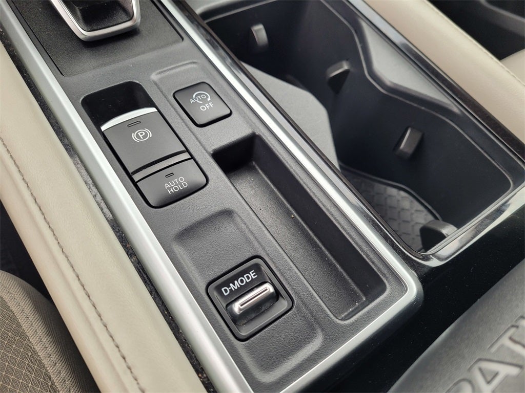 2024 Nissan Pathfinder SV