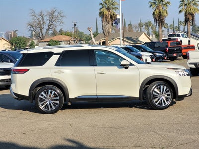 2022 Nissan Pathfinder Platinum