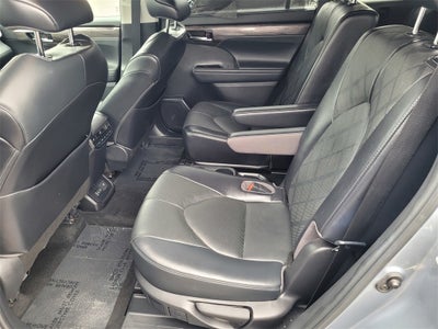 2022 Toyota Highlander Platinum